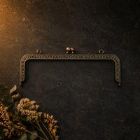 Desenli Kare Çanta Klipsi - Burs / 20 cm - Eskitme Gold (Dikmeli)