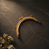 Desenli Oval Çanta Klipsi - Burs / 10 cm - Gold (Dikmeli)