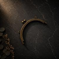 Desenli Oval Çanta Klipsi - Burs / 12 cm - Eskitme Gold (Dikmeli)