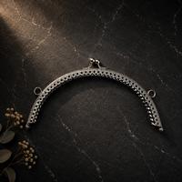 Desenli Oval Çanta Klipsi - Burs / 18 cm - Gümüş (Dikmeli)