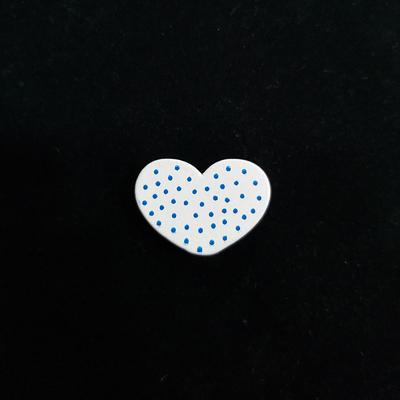 Beyaz Ahşap Kalp Boncuk - Mavi Puanlı